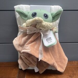 Hallmark Star Wars The Mandalorian Child Grogu Baby Yoda Swaddle Blanket & Lovey